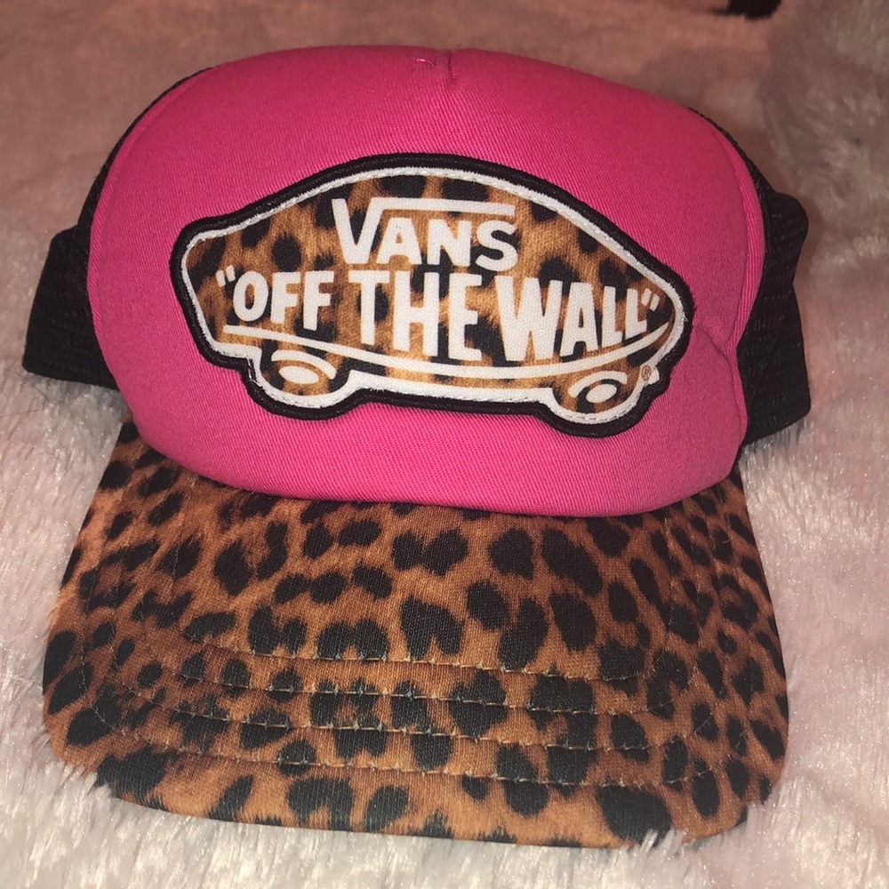 Vans “OFF THE WALL “ pink/blk/ leopard Trucker Hat